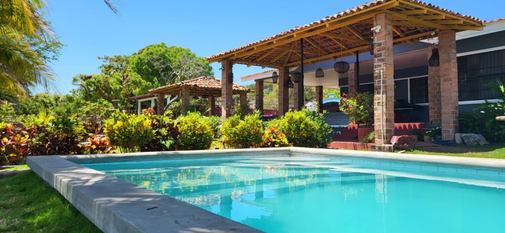 1837510635662991923 1837510635662991923